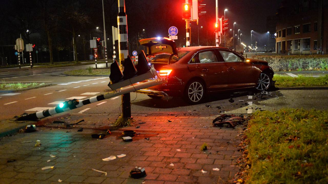 Hoe het mis kon gaan op de kruising in Breda wordt onderzocht (foto: Perry Roovers/SQ Vision).