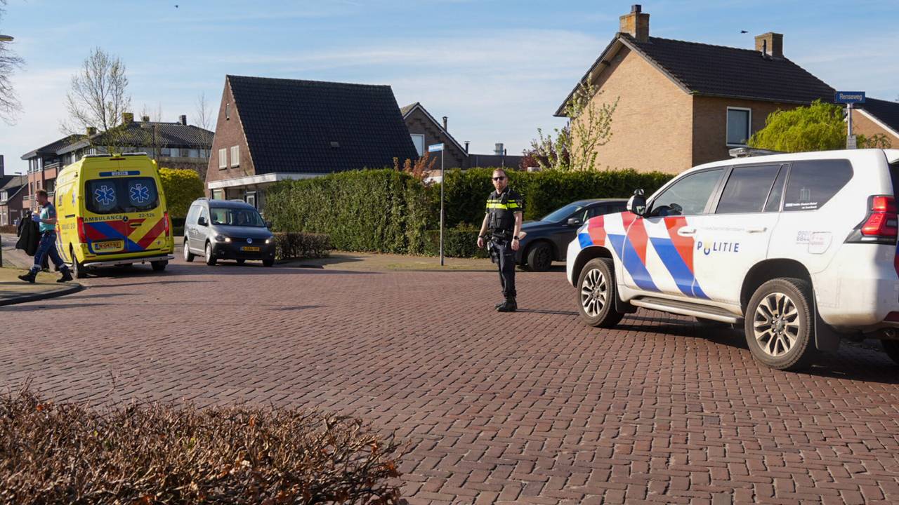 De botsing vond plaats op de Sint-Antoniusweg in De Mortel, vlakbij een kruising (foto: Harrie Grijseels/SQ Vision).