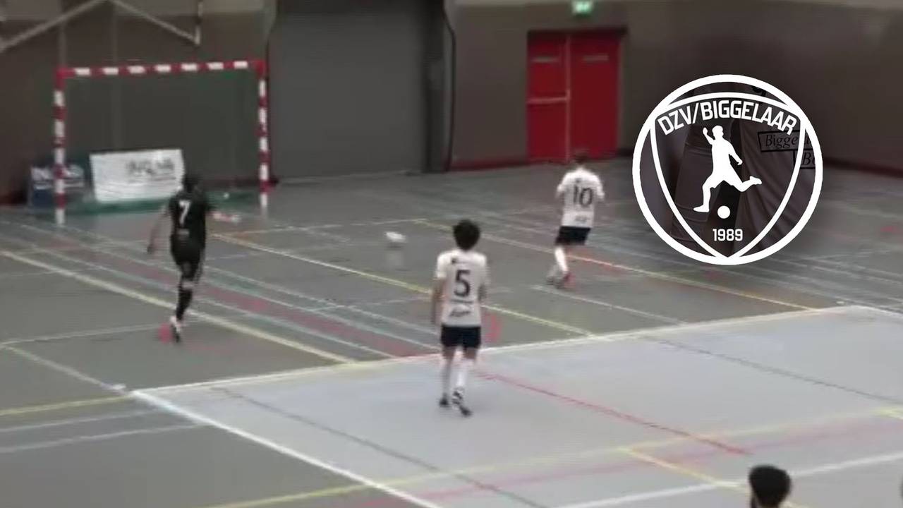 Een fragment uit de veelbesproken wedstrijd tussen ZVC en DZV.