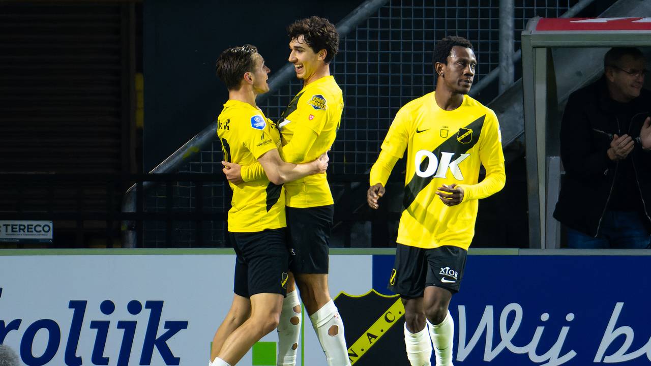 Raul Paula viert zijn goal (foto: OrangePictures).