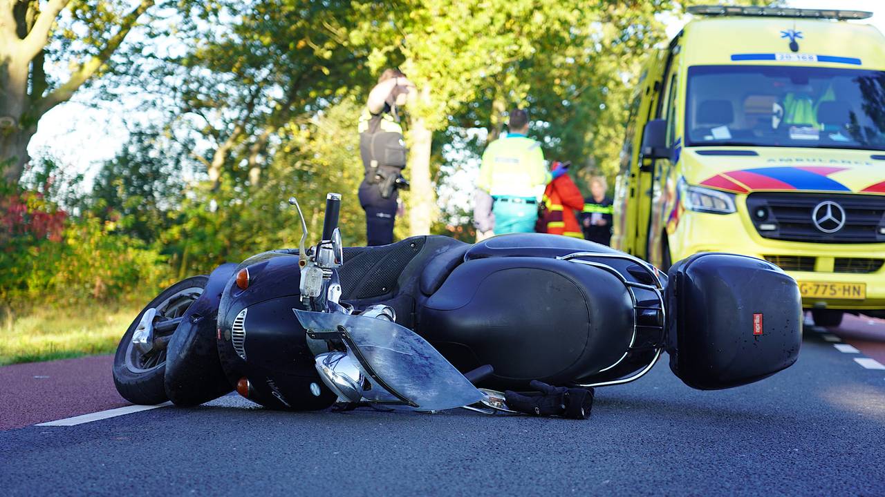 112-nieuws: wandelaar aangereden door scooterrijder in Molenschot.