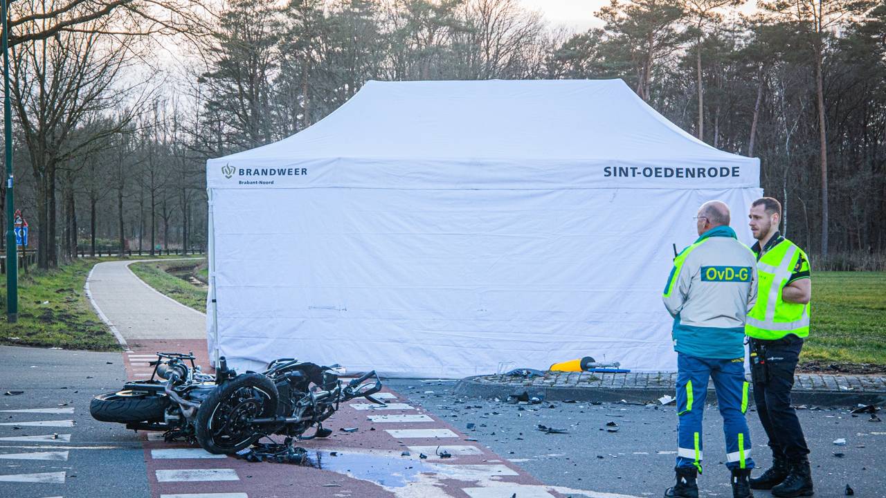 De brandweer werd ingeschakeld om een wit scherm te plaatsen (foto: SQ Vision).