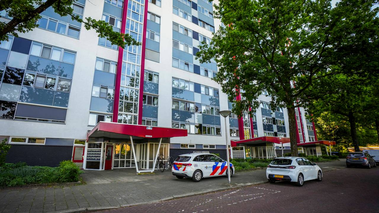 Het flatgebouw waar de babbeltruc werd uitgevoerd (foto: Persbureau Heitink).