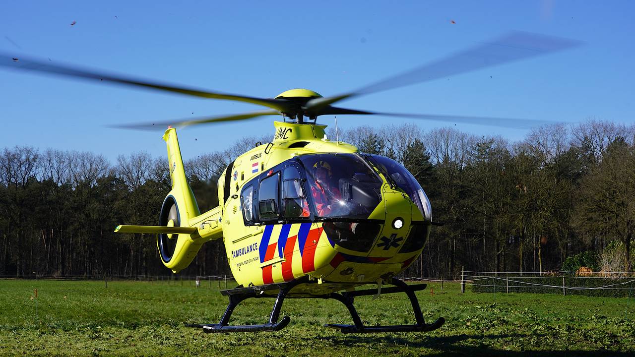 Vanwege de ernst van de situatie in Riel werd onder meer een traumaheli opgeroepen (foto: Jeroen Stuve/SQ Vision).