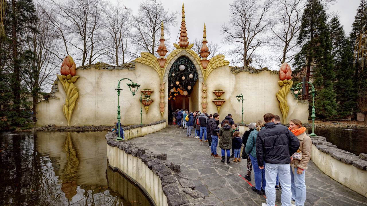 Wachtrij voor de Droomvlucht (foto: ANP).