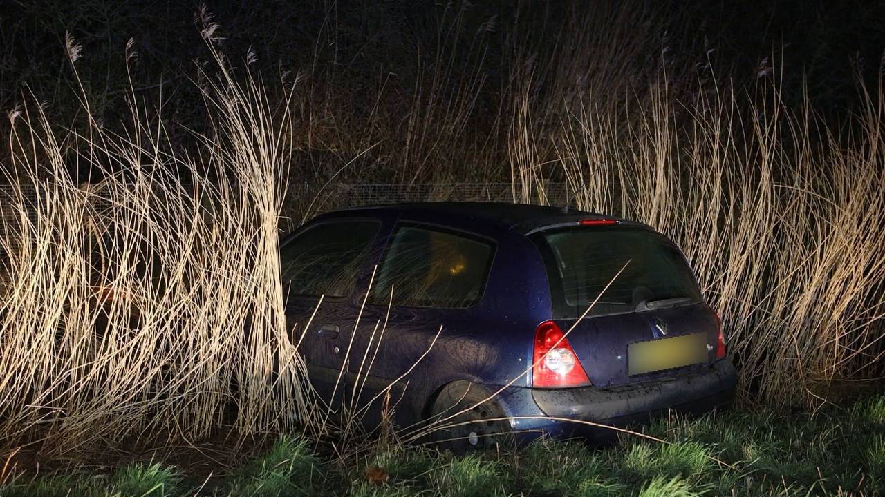 Overvallers crashen in Vinkel na politieachtervolging