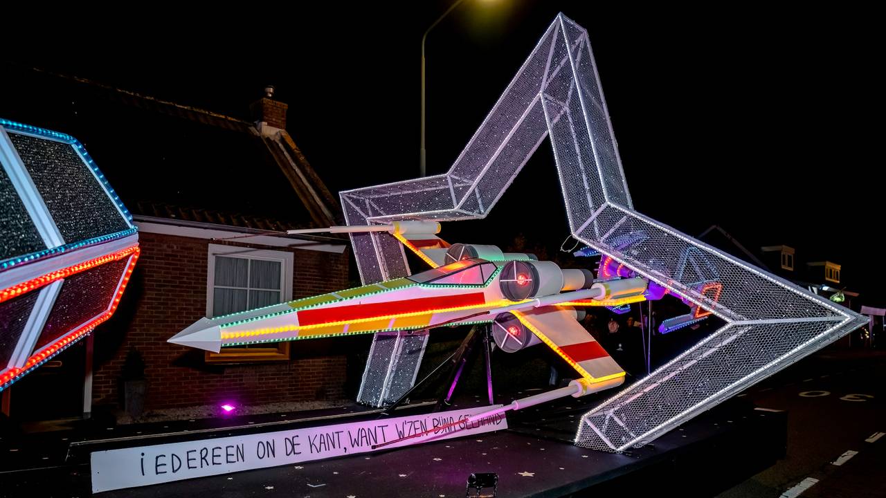 Lichtjesoptocht van Zwammegat (foto: Marcel van Dorst).