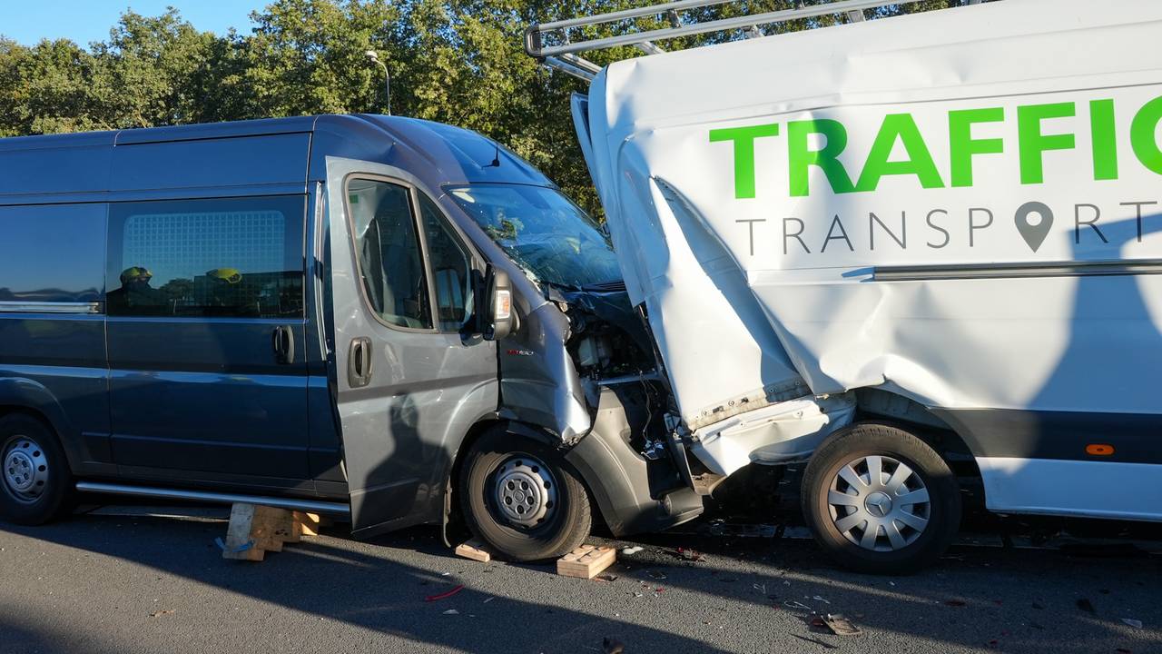 Twee gewonden bij kettingbotsing op de A59 bij Heesch.
