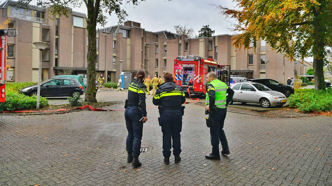 Hulpdiensten bij appartementencomplex Veldhoven (foto: SQ Vision)  