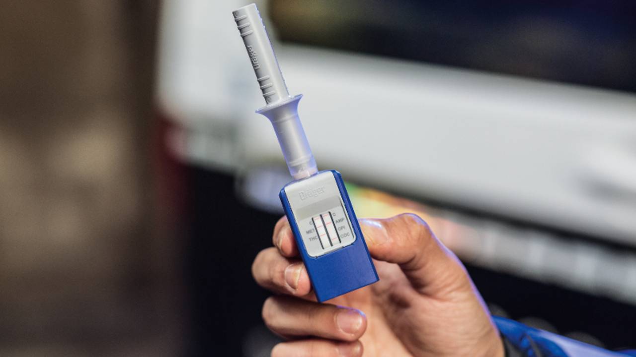 Een speekseltest (foto: politie).