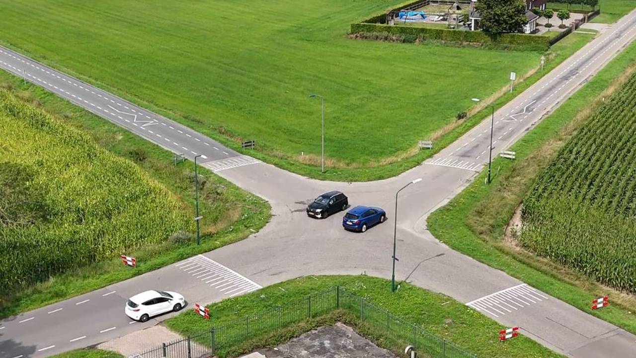 Deze kruising is volgens omwonenden gevaarlijk (foto: Dtv Nieuws).