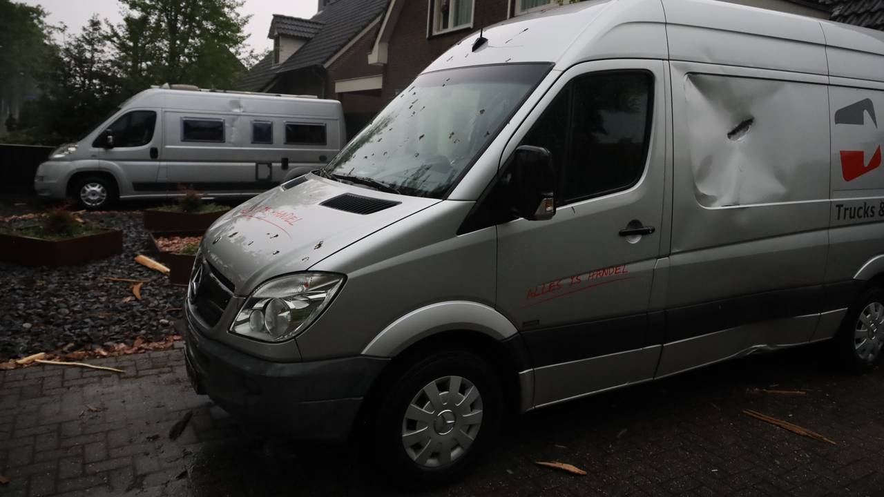 De bus die werd beschadigd (foto: Kevin Kanters/SQ Vision).