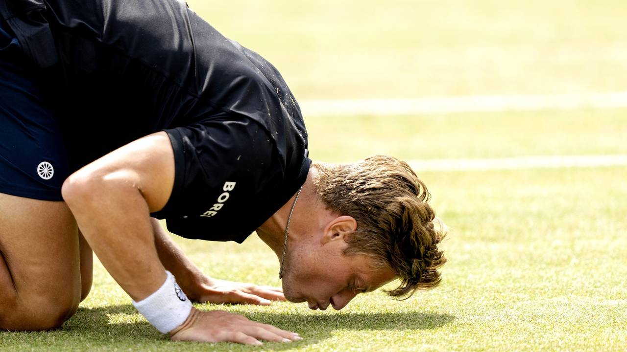 Tim van Rijthoven in 2022 na zijn winst in Rosmalen (Foto: ANP)
