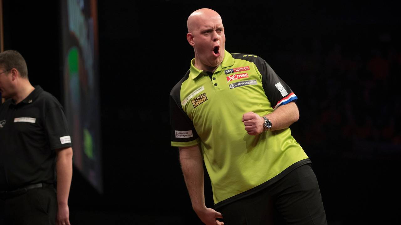 Michael van Gerwen won woensdagavond van Peter Wright. (Foto: Lawrence Lustig/PDC)