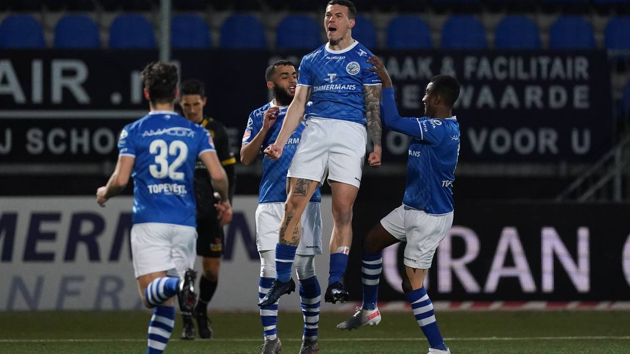 Jizz Hornkamp viert zijn doelpunt tegen Roda JC (Foto: Orange Pictures).