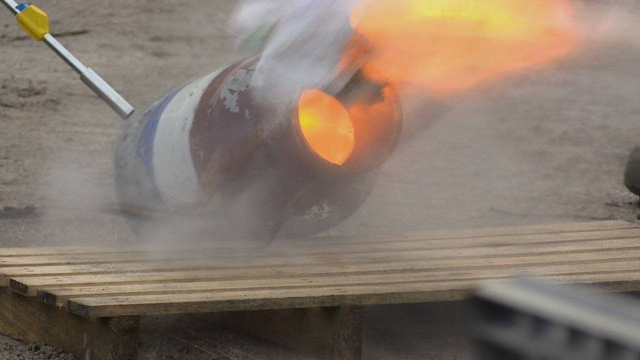 Carbidschieten met oud en nieuw verbieden of ‘gewoon’ toestaan