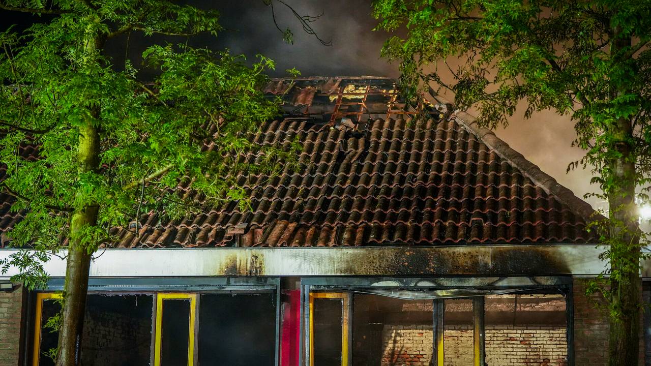 Veel schade aan de basisschool in Eindhoven (foto:SQ Vision Mediaprodukties).