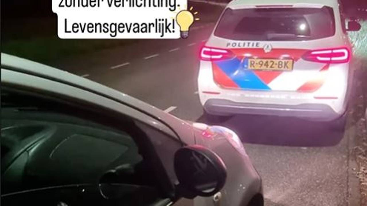 Agenten lieten de jonge automobilist ophalen door zijn ouders (foto: Instagram politie Heusden).