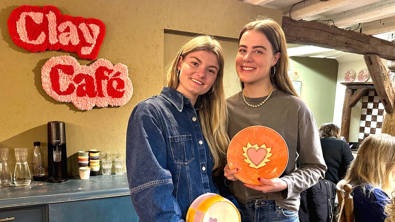 Anne-Sophie de Lorijn (links) en Lauren van den Hurk (foto Jan Peels)
