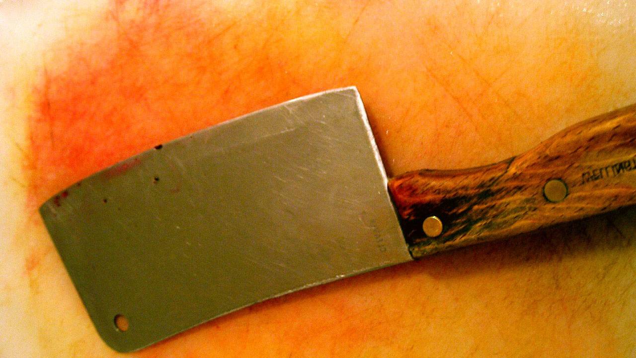 De overvaller gebruikte een kleine hakbijl om bewoners te bedreigen (archieffoto).