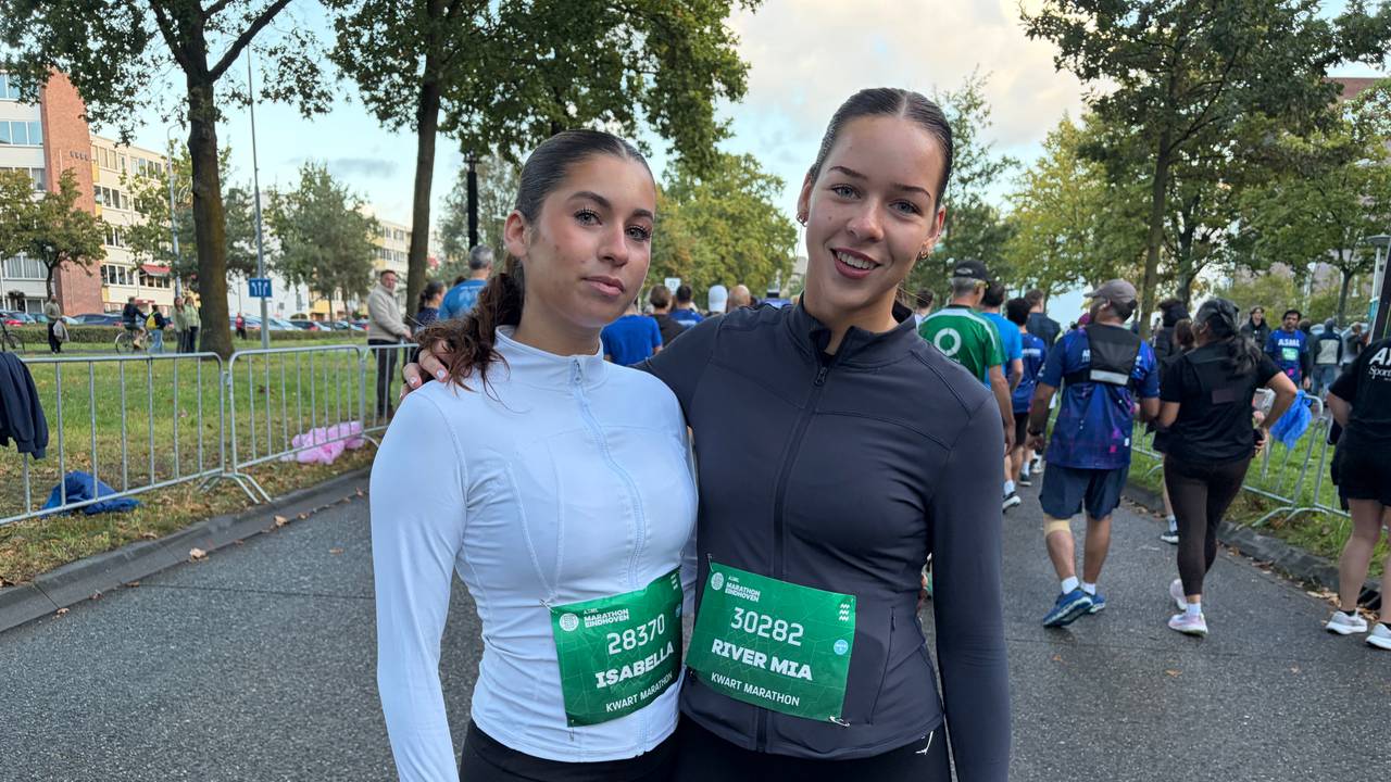 Isabelle en River uit Son en Breugel rennen vandaag voor het eerst een kwart marathon. Hun moeders gaan ze langs het parcours aanmoedigen (foto: Jan Peels).