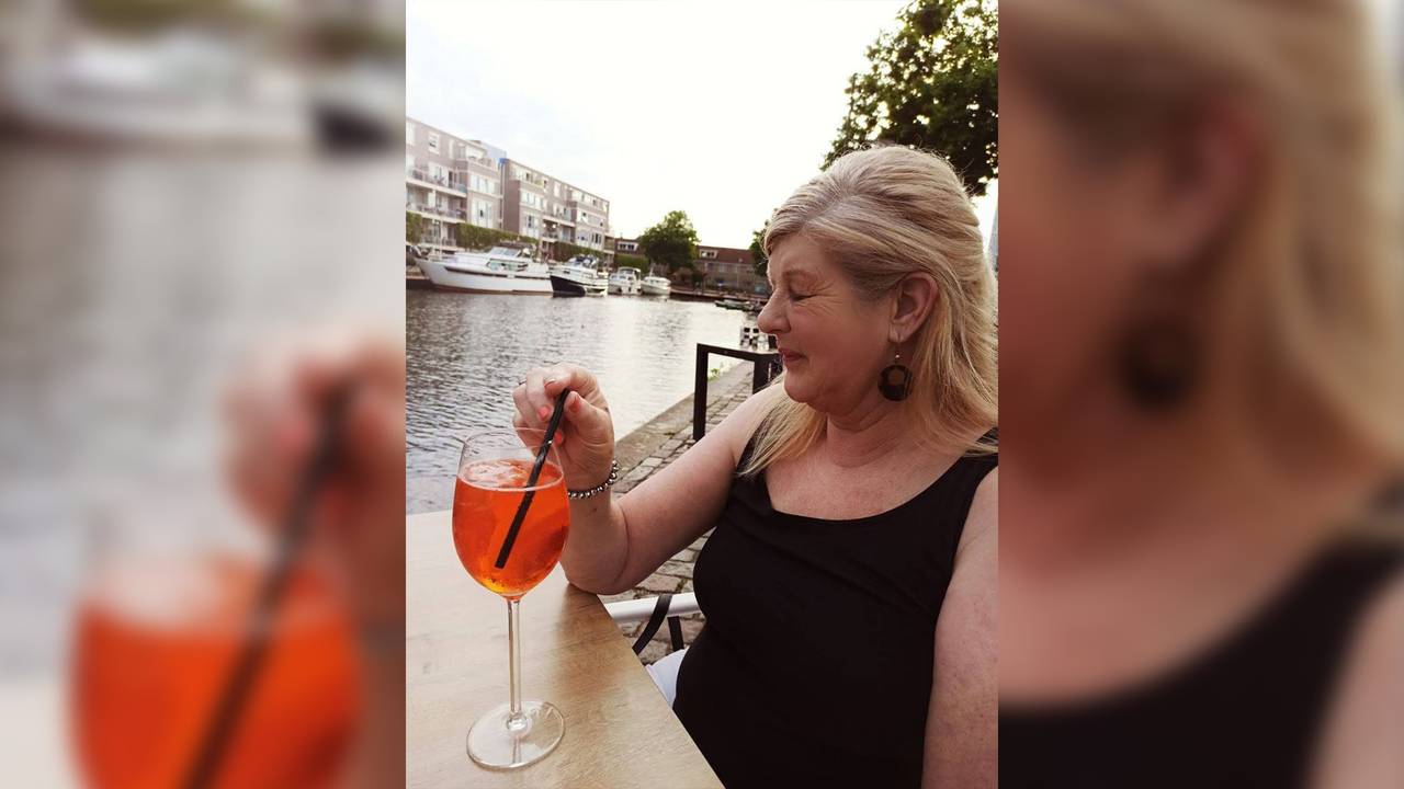 Annemarie op het terras (privéarchief).