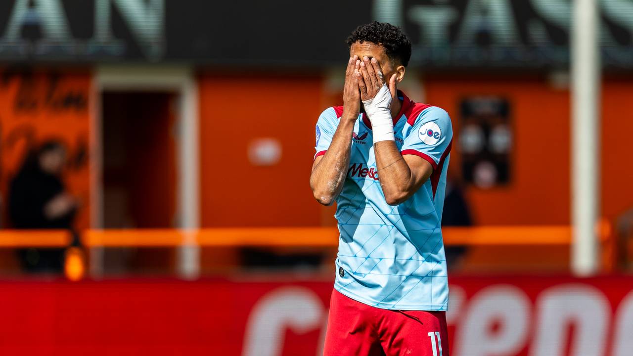 Feyenoord-aanvaller Goncalo Borges na een gemiste kans (foto: Marcel van Plateringen/Orange Pictures).