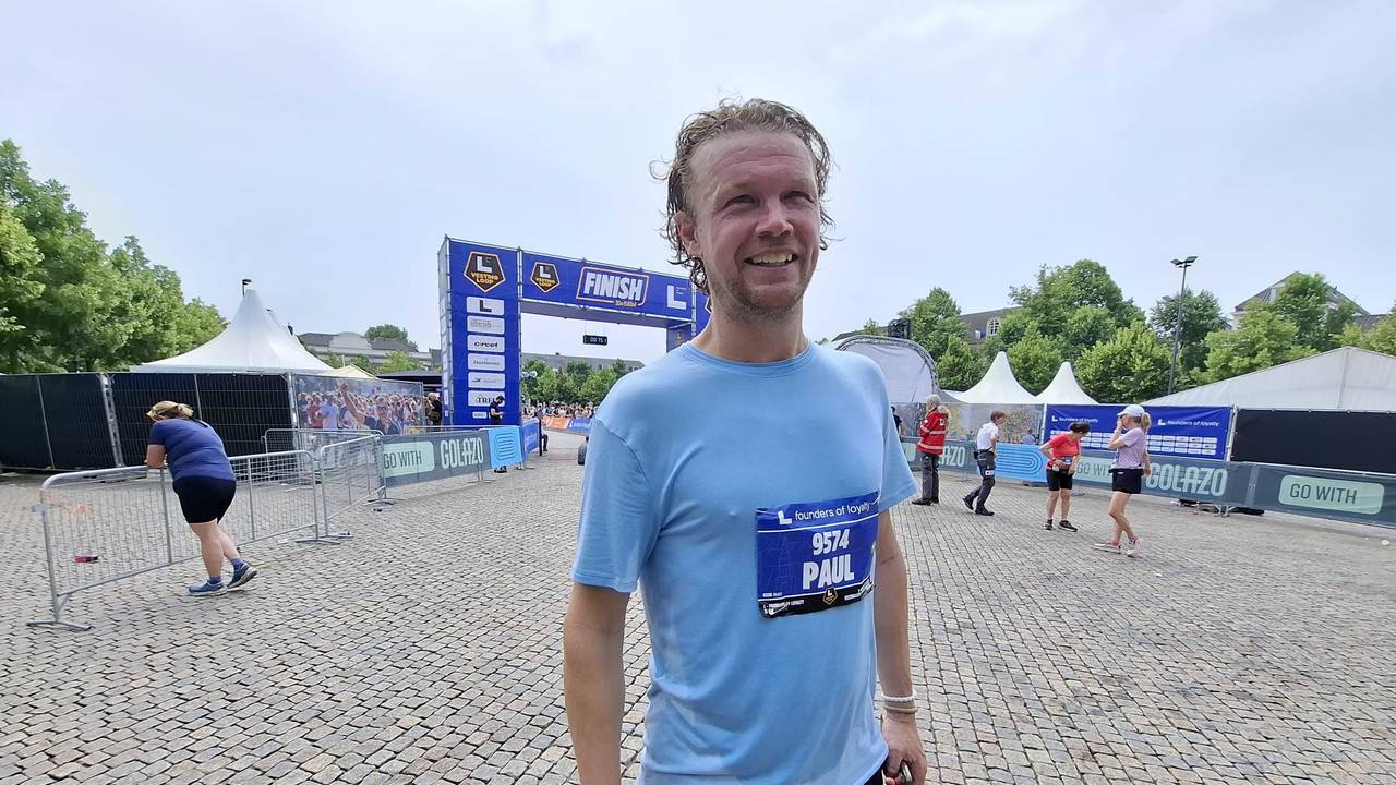 Oud-voetbalprof Paul Beekmans genoot van de Vestingloop (foto: Leon Voskamp).