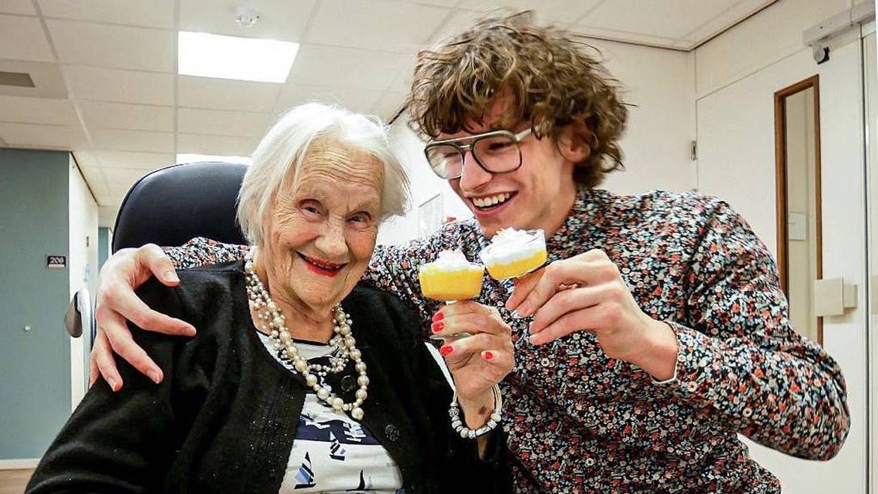 The story of Teun (23) who lives in a nursing home is filmed