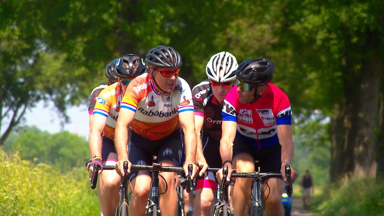 Oudwielrenners fietsen opnieuw in Den Bosch