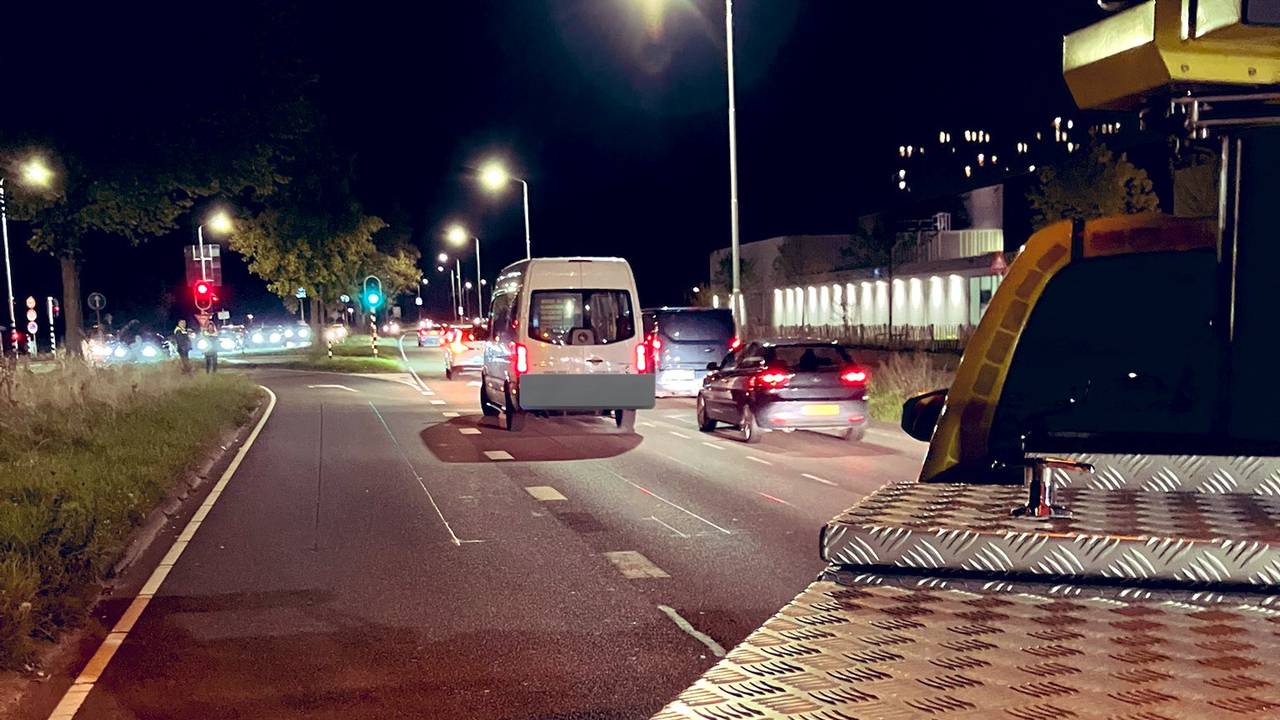 De auto viel stil op de Onze Lieve Vrouwestraat in Eindhoven (foto: X/weginspecteur Robert).