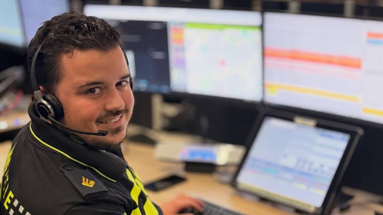 Centralist Bob: blij met een 112-melding (foto: Instagrampagina politie Meldkamer Oost-Brabant).