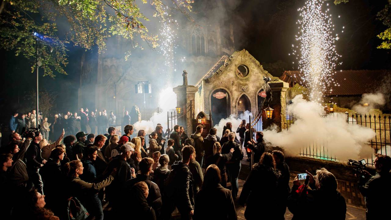 Black carpet and hordes of celebrities: gates of Danse Macabre officially opened