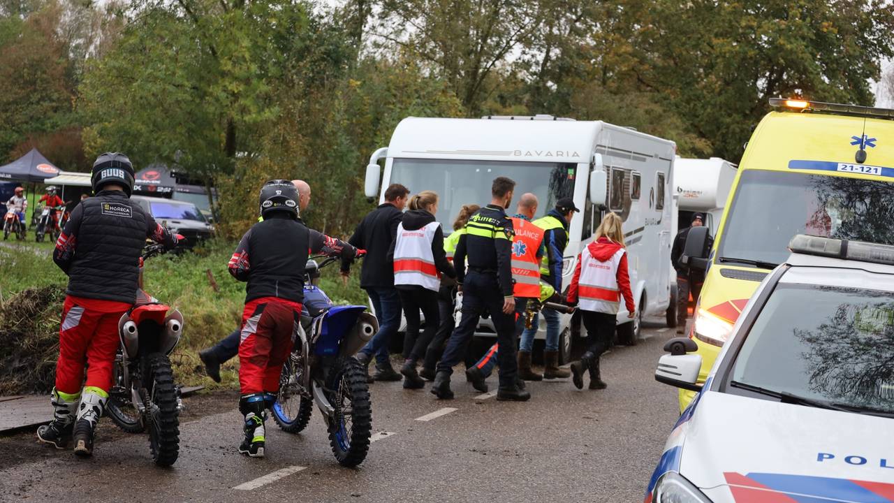 De jongen is naar een ziekenhuis gebracht (foto: Kevin Kanters/SQ Vision).