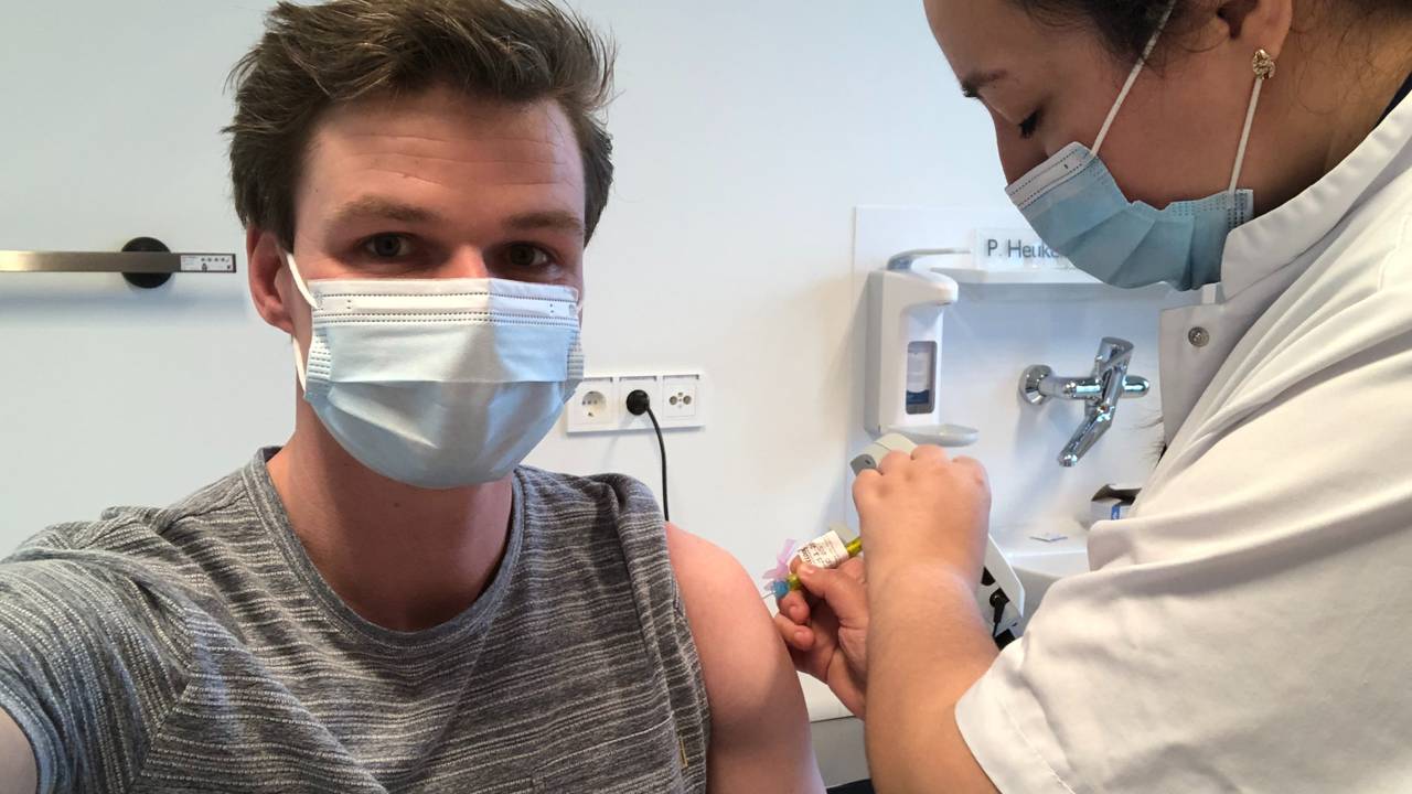 Verslaggever Joris is één van de 400 mensen die in het Amphia Ziekenhuis proefpersoon is.