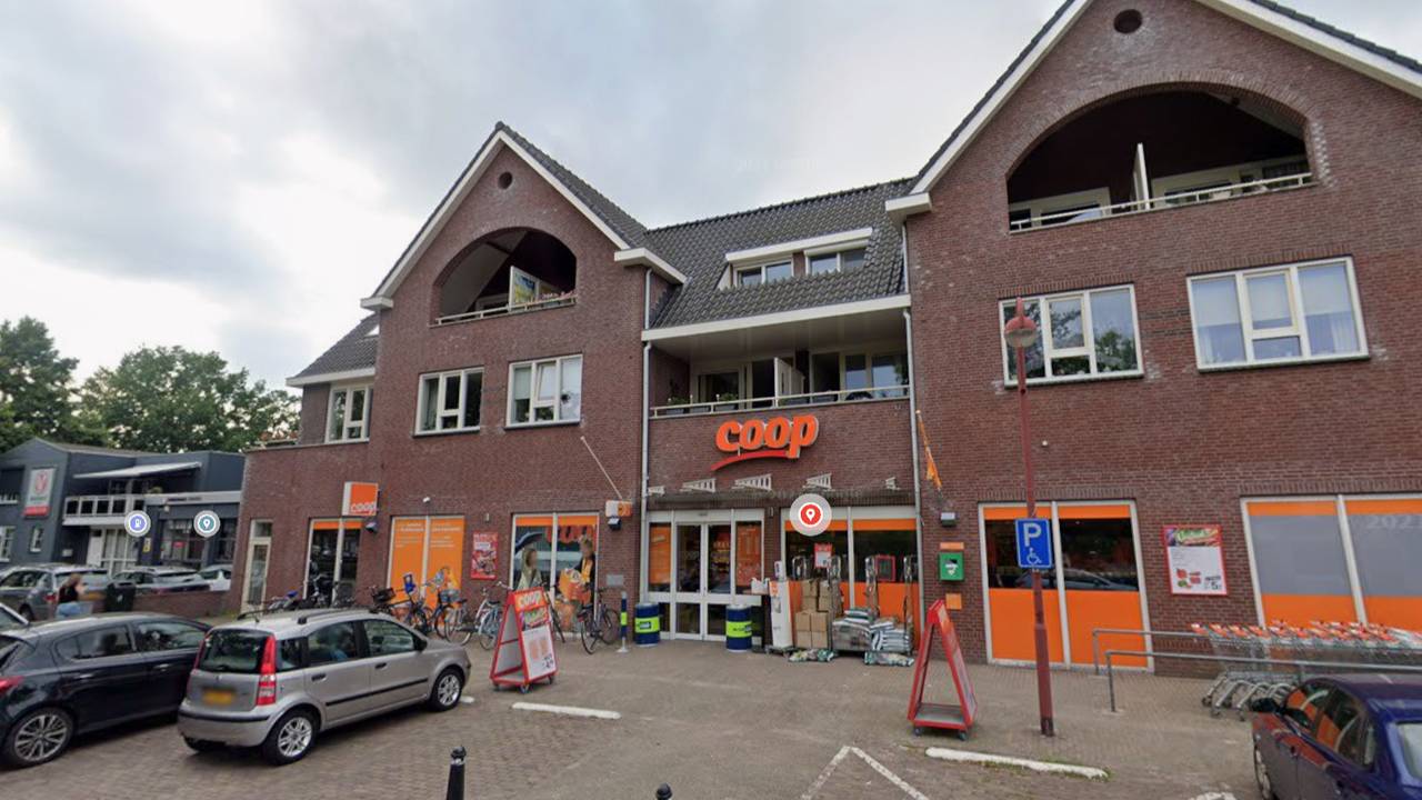 De zeer geliefde en enige supermarkt in 's Gravenmoer verdwijnt (foto: Google Maps).