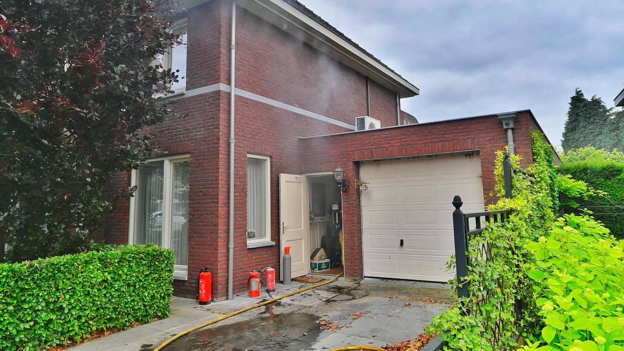 Brandje aan de Stakenborgakker in Valkenswaard (Foto: SQ Vision/Rico Vogels)