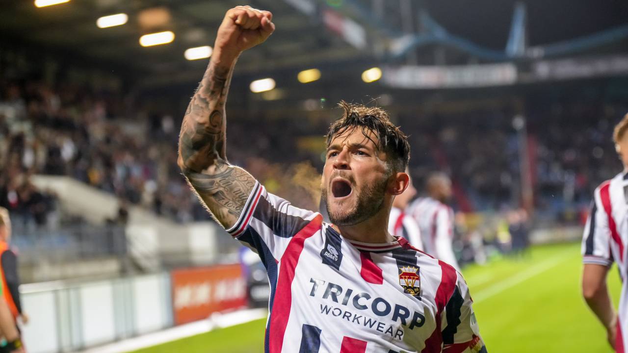 Pol Llonch juicht na de bevrijdende 1-0 (foto: Pieter van der Woude/Orange Pictures).