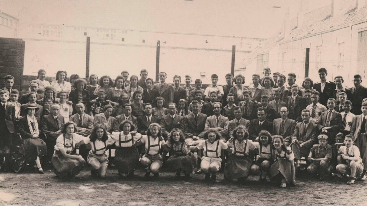 Schoolfoto van het Joods Lyceum in Den Bosch uit 1942.