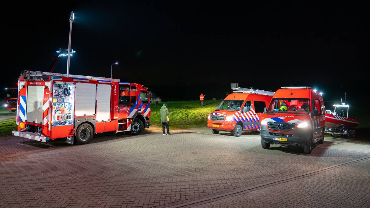 Rond middernacht werd de zoektocht naar de man beëindigd, hij was op dat moment niet gevonden (foto: Jurgen Versteeg/SQ Vision).