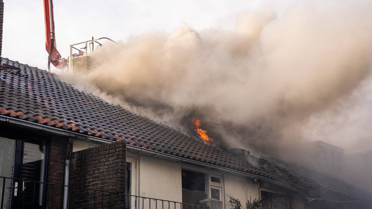 Drie Huizen Zeer Fors Beschadigd Nadat Schuurbrand In Eindhoven ...