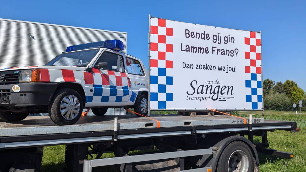 De politiewagen is nu onderdeel van een promotiestunt (foto: Jarno van der Sangen).