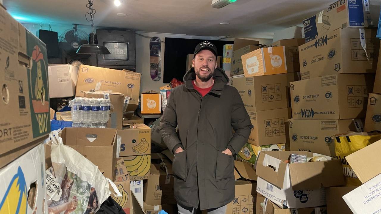 Vannacht vertrekken Job en een kameraad met de ingezamelde spullen naar de grens met de Oekraïne (foto: René van Hoof).