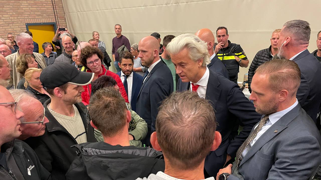 Geert Wilders tijdens de inspraakavond over het azc in Bakel (foto: Alice van der Plas).