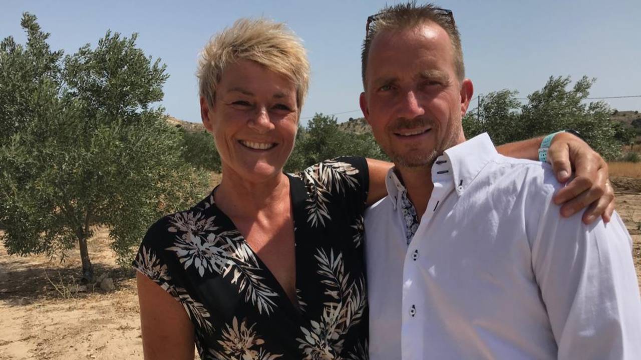 Kartonnen paleisje van Gine en David uit 'Ik vertrek' is nog altijd niet waterdicht - Omroep Brabant