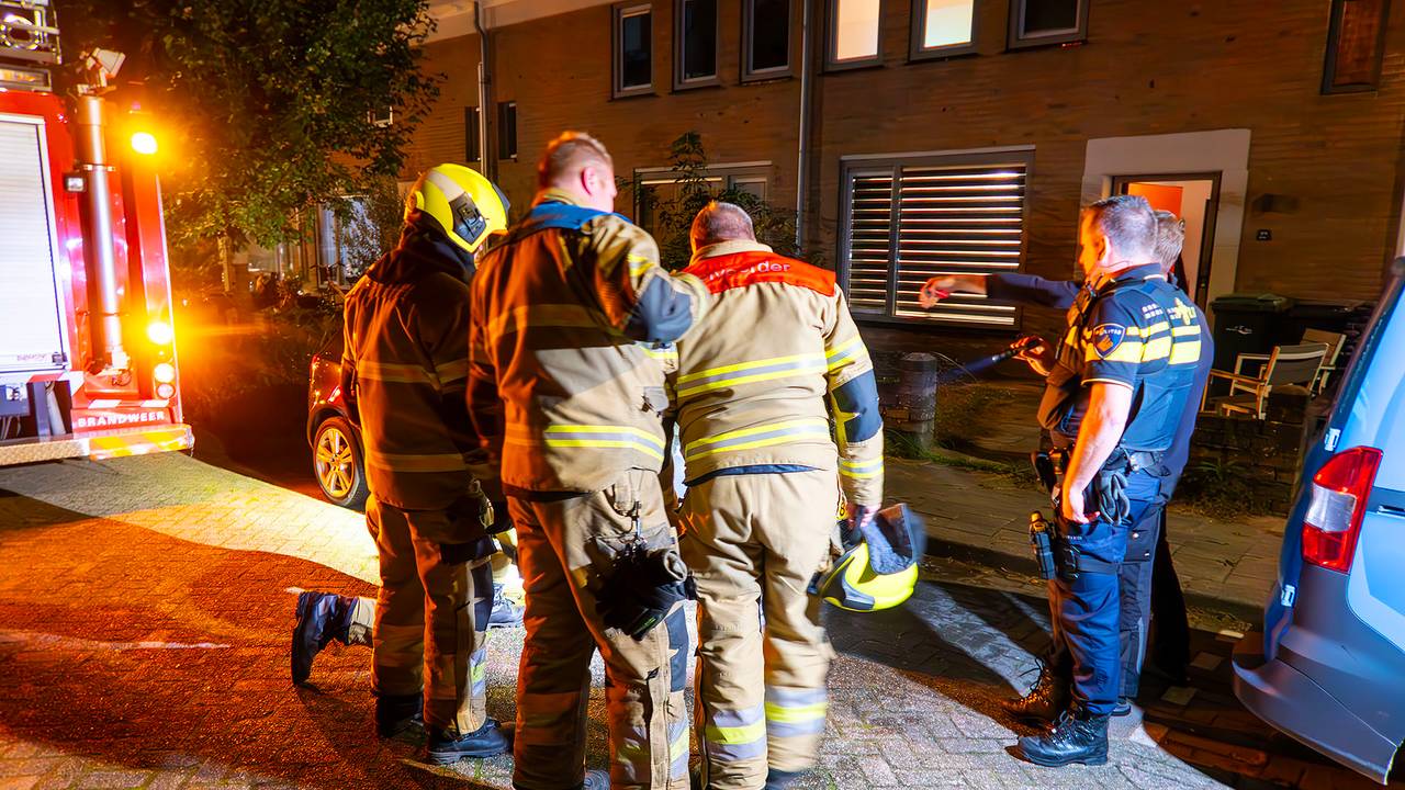Ook politie kwam een kijkje nemen (foto: Gabor Heeres/SQ Vision).