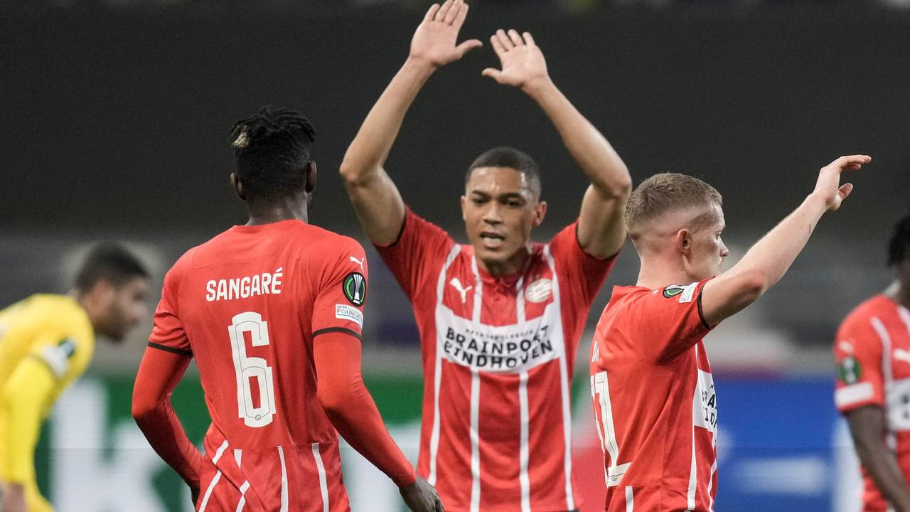 Carlos Vinicius blij dat PSV door is