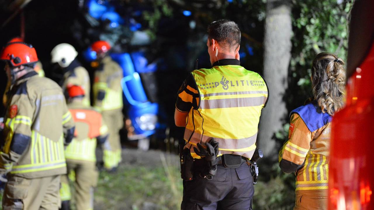 Dronken vrouw veroorzaakt ernstig ongeluk met vrachtwagen op A58 - Vimarsana News