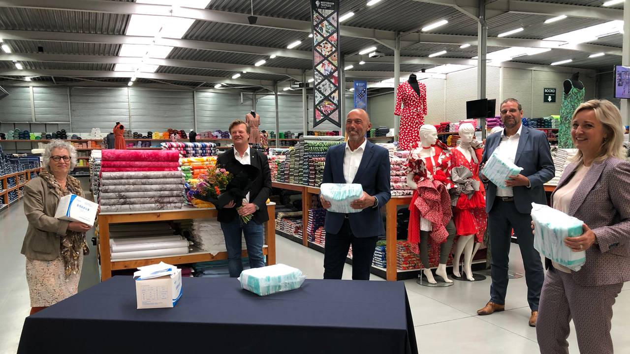 Tilburgs textielbedrijf geeft 100.000 mondkapjes cadeau aan zorginstellingen (Foto: Imke van de Laar)