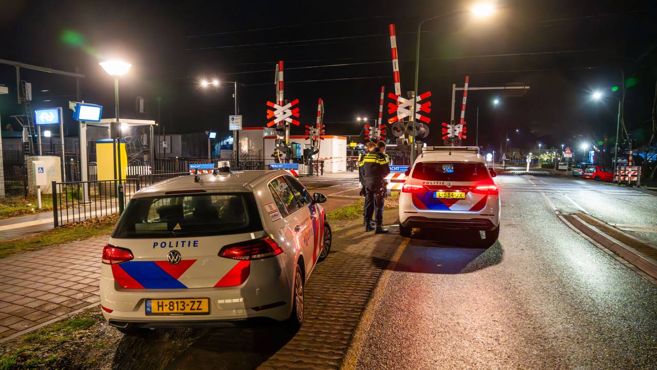 De politie bij station Maarheeze (foto: Dave Hendriks/SQ Vision).
